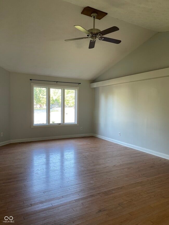 Building Photo - 975 Maple Grove Dr