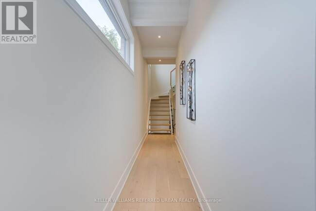 Photo du bâtiment - 16B Maple Ave N