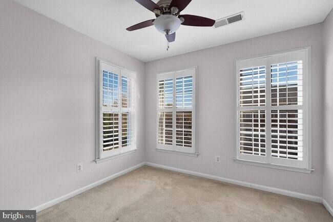 Foto del edificio - 21923 Windy Oaks Square