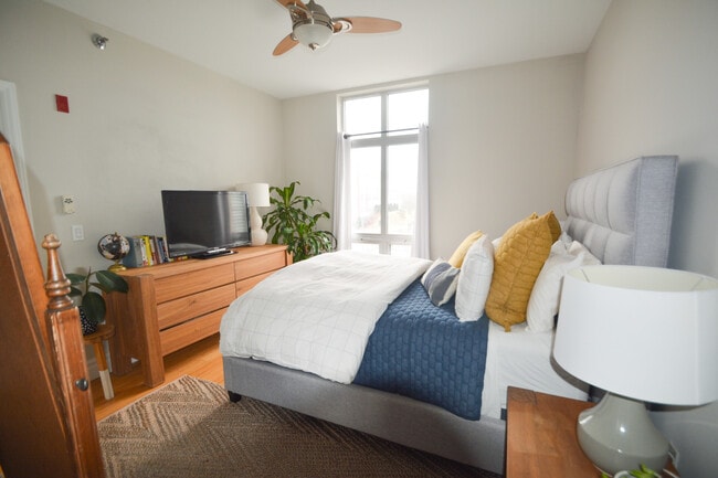 Master Bedroom - 2121 S Kinnickinnic Ave