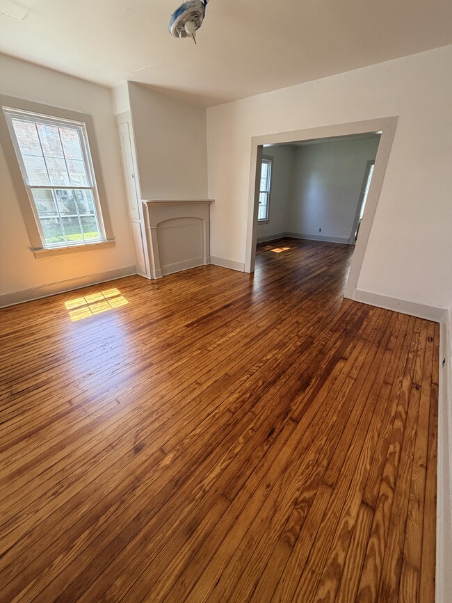 Living Room - 422 Washington St