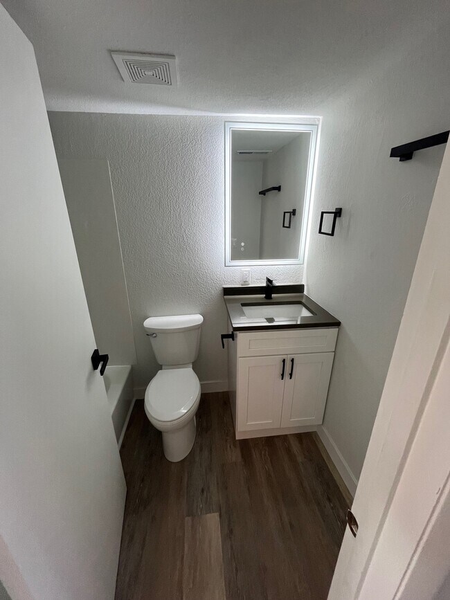 Foto del edificio - 2706 Center St