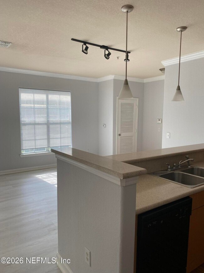 Foto del edificio - 8290 Gate Pkwy W