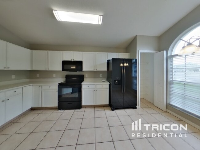 Foto del edificio - 5740 Rywood Dr