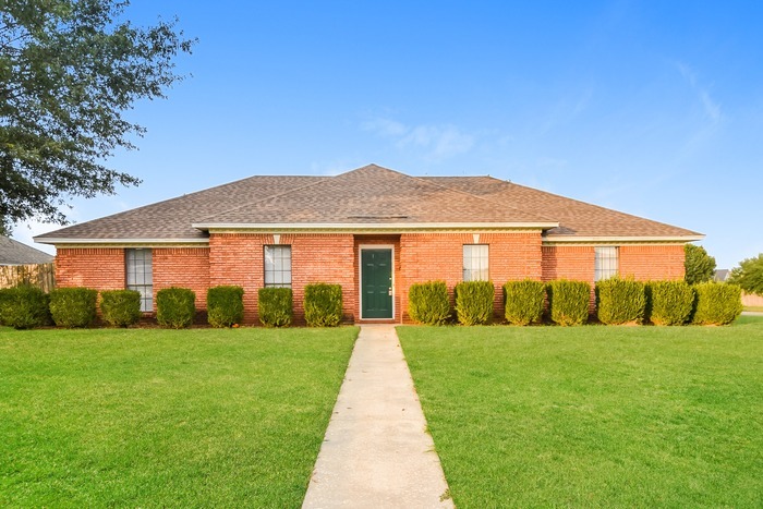 Primary Photo - Captivating Home in Prattville!