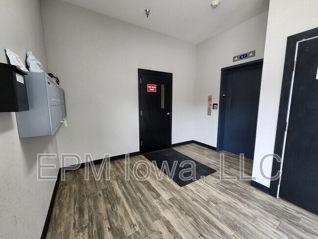 Foto del edificio - 221 E 5th St
