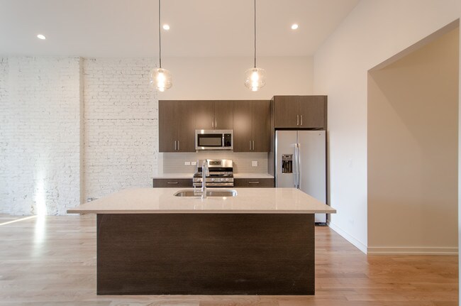 Foto del edificio - 1625 N Milwaukee Ave