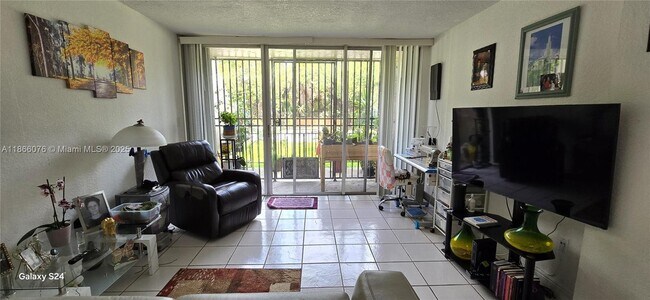 Foto del edificio - 816 NW 87th Ave