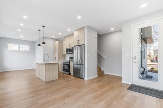 Building Photo - 11528-11122 122 St NW