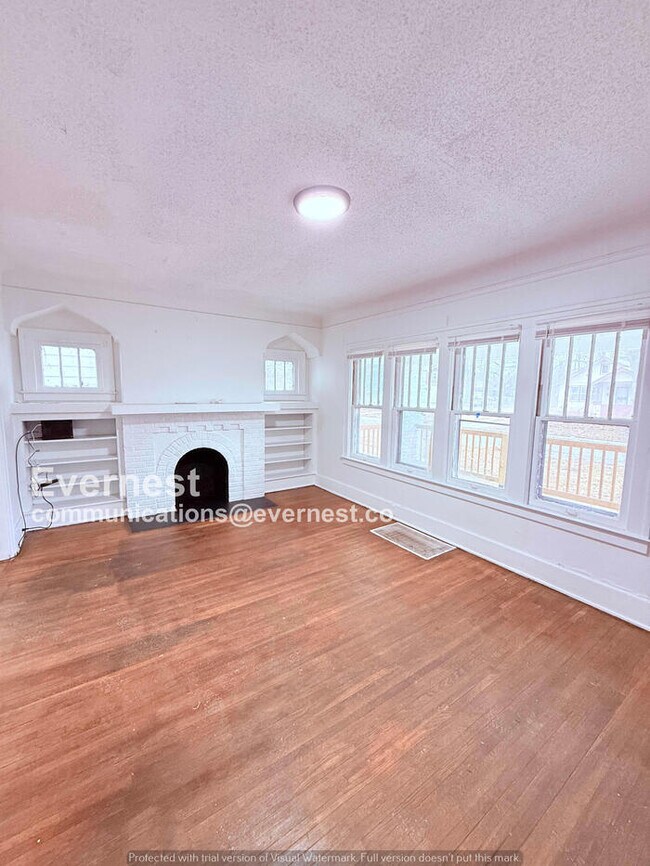 Building Photo - Cozy 3 Bed/1 Bath Home / Pet-Friendly / Available Now!