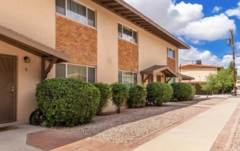 Building Photo - 934 N Desert Ave