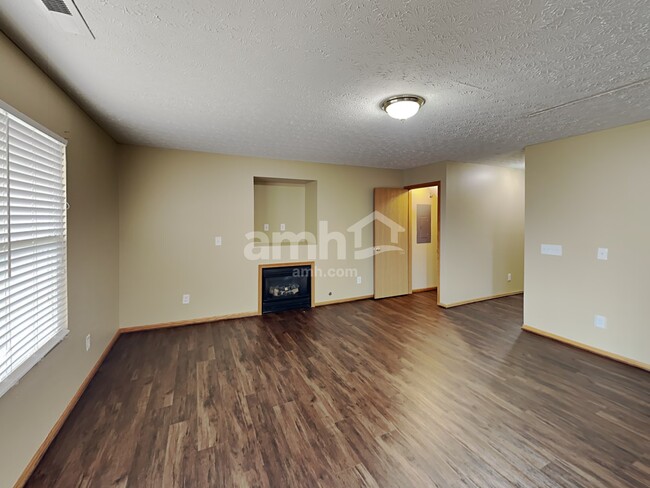 Building Photo - 2219 Forest Ridge