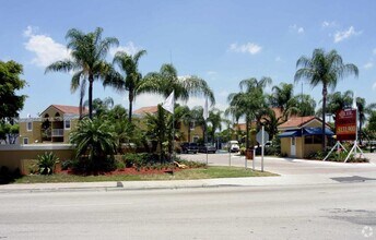 Building Photo - 9715 Fontainebleau Blvd