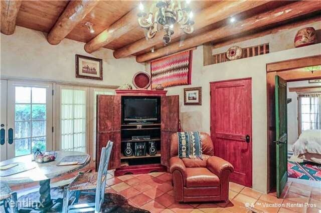 Building Photo - 774 Acequia Madre