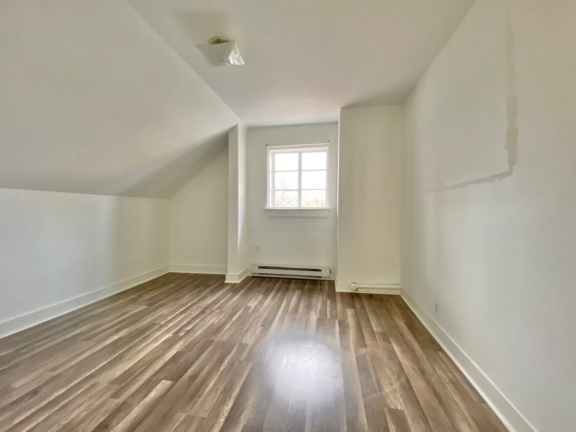 1430 Everett Ave Unit 3, Louisville, KY 40204 Apartments in