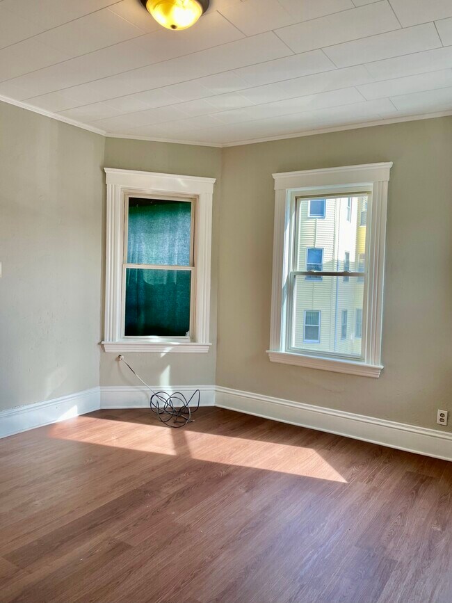 Building Photo - 32 Suffield St