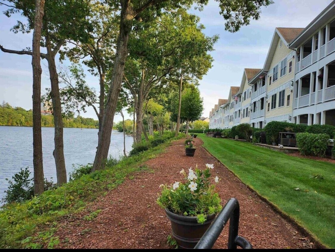 Foto principal - 55 River Front Dr