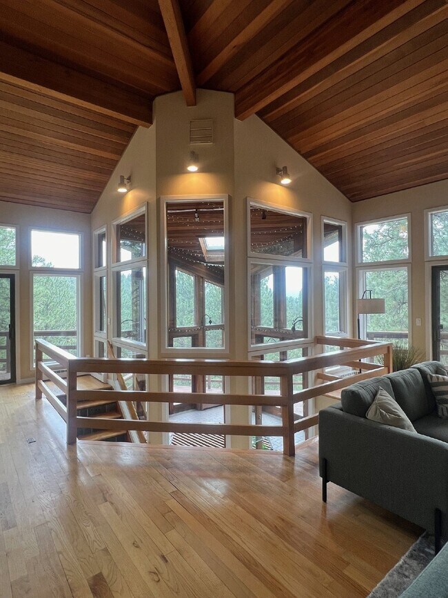 Building Photo - Beautiful Home in Genesee!