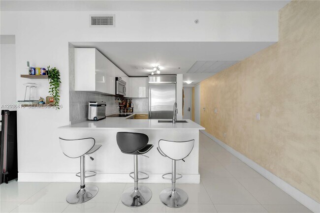 Foto del edificio - 1300 Brickell Bay Dr