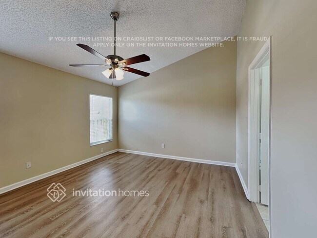 Foto del edificio - 896 Garden Glen Loop