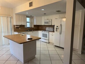 Building Photo - 4725 SW 62nd Ave Building Photo - 4725 SW 62nd Ave