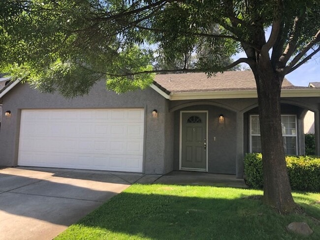Building Photo - 3-Bed, 2-Bath Single Family Home