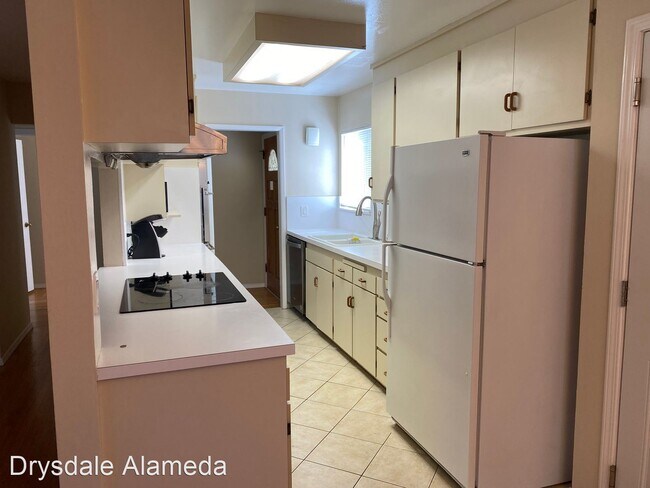 Building Photo - 3 br, 2 bath House - 1035 Begonia Drive
