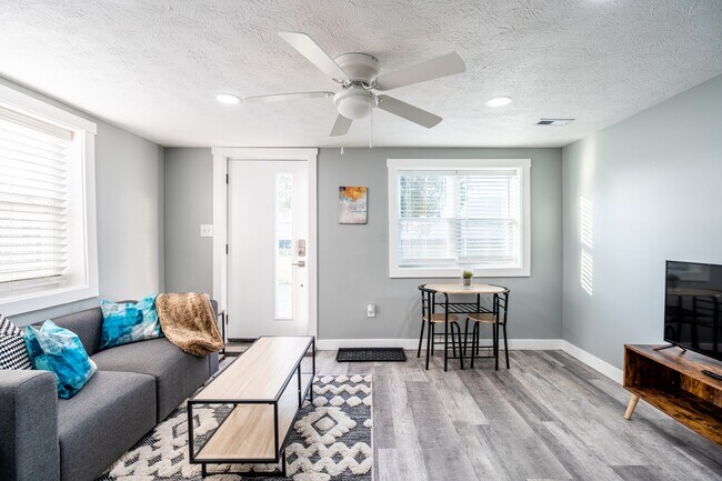 Foto del edificio - 1631 Columbia Ave