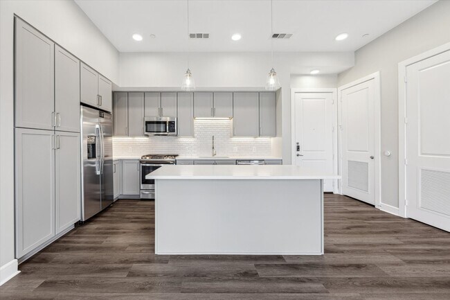 Building Photo - 9757 Katy Fwy