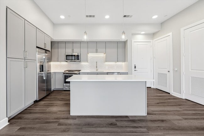 Building Photo - 9757 Katy Fwy