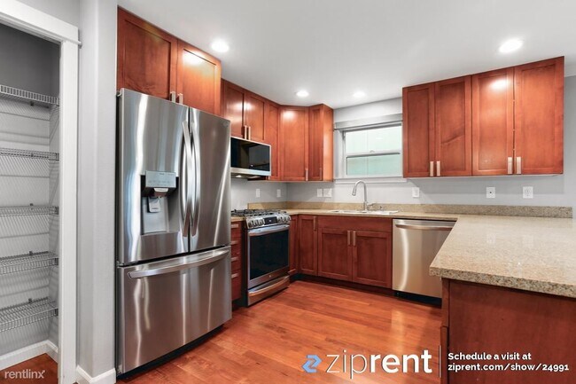 Building Photo - 3 br, 3.5 bath Townhome - 3010 21st Avenue...