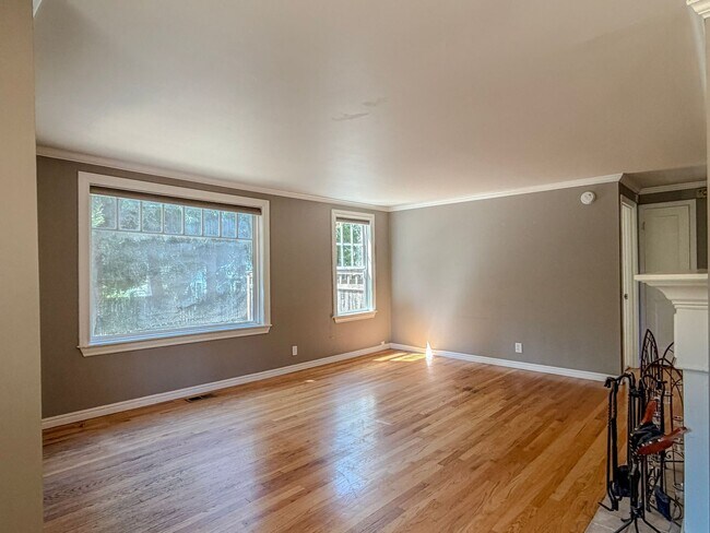 Foto del edificio - Lovely 4bd/2bth Haller Lake Home in North Seattle, $3,995/mo.