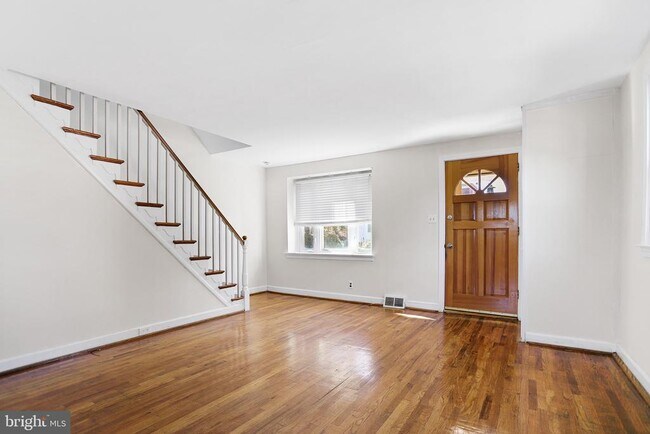 Building Photo - 253 Childs Ave