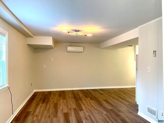 Foto del edificio - 1640 Center Ave