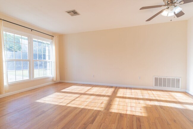 Foto del edificio - 1317 Laverne Ave