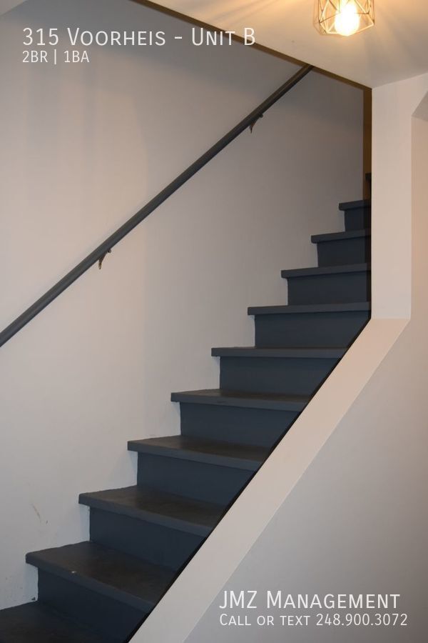 Building Photo - NEWLY RENOVATED PONTIAC UNIT FOR LEASE!
