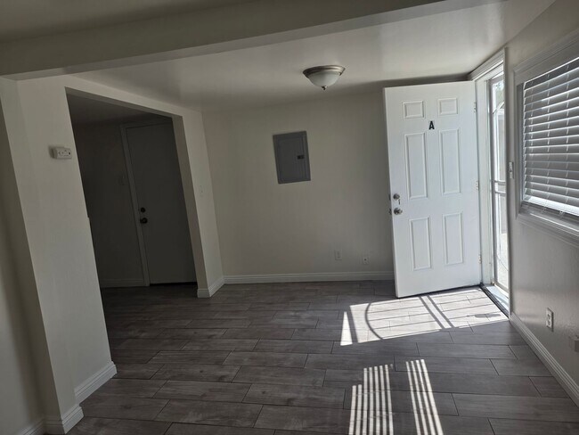 Foto del edificio - 318-320 Highland Dr