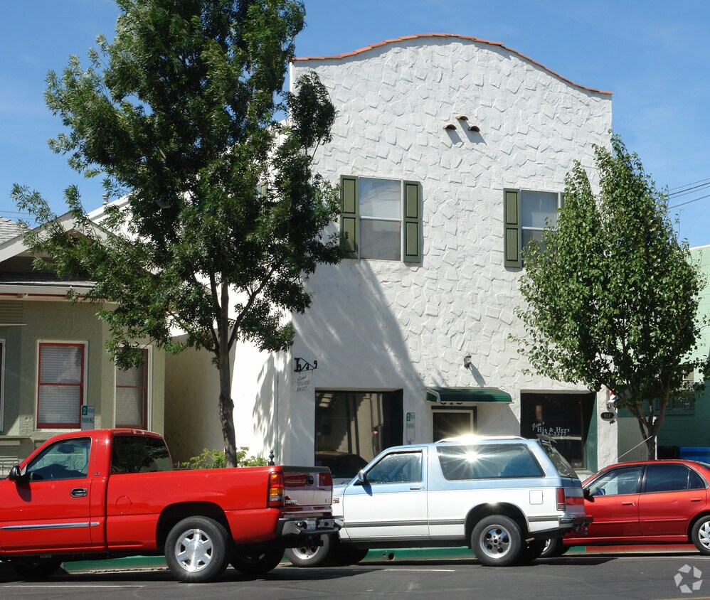 Building Photo - 617 J St
