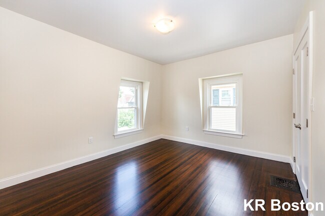 Building Photo - 68 Orchard St