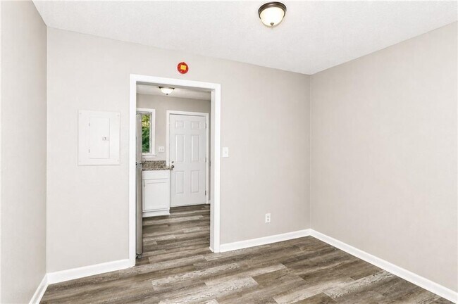Building Photo - 2045 Alison Ct SW