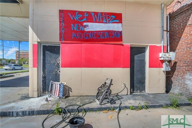 Building Photo - 808 Wheaton St