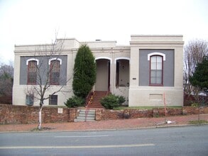 Building Photo - 2120 E Broad St