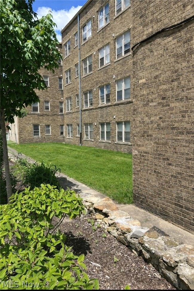 Building Photo - 2374 Euclid Heights Blvd