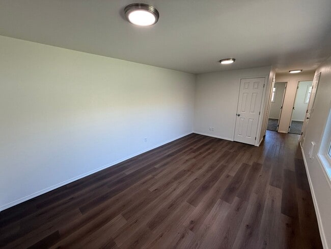 Building Photo - 1505 NW Highland Dr