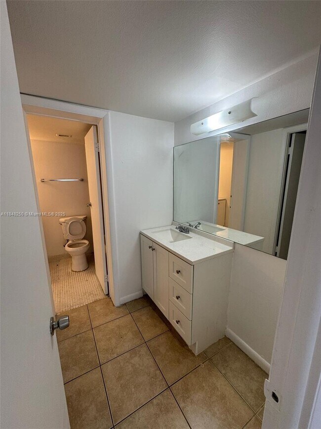 Foto del edificio - 496 NW 165th St