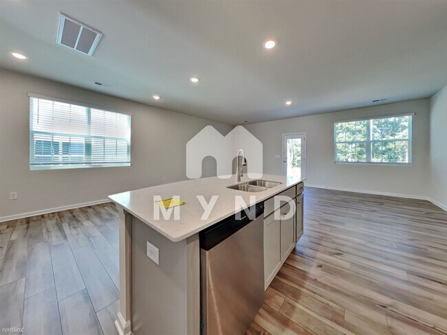 Building Photo - 3 br, 2.5 bath Townhome - 153 Eagle Chase Dr