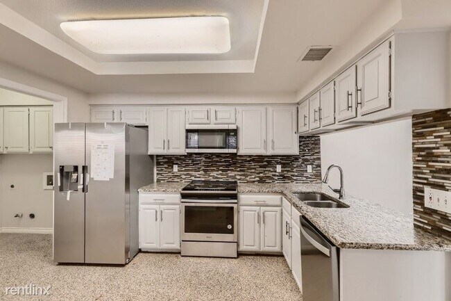 Building Photo - 2 br, 2.5 bath House - 3811 Clover Hill La...