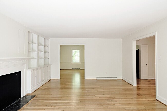 Foto del edificio - Move-in Ready & Pet-Friendly Rental Near Shops at Stonefield