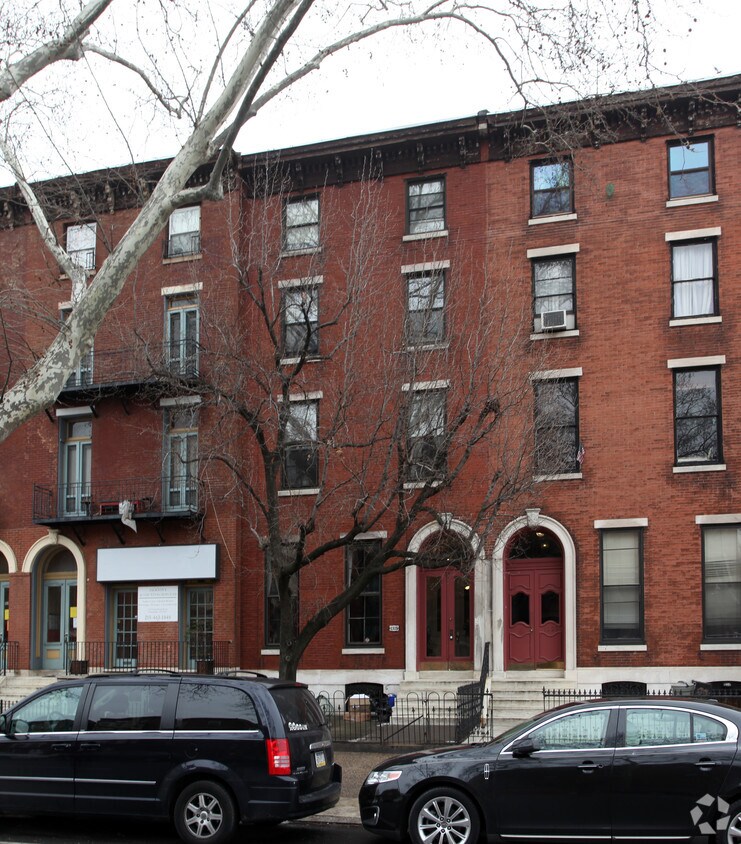 Primary Photo - 1321-1323 S Broad St