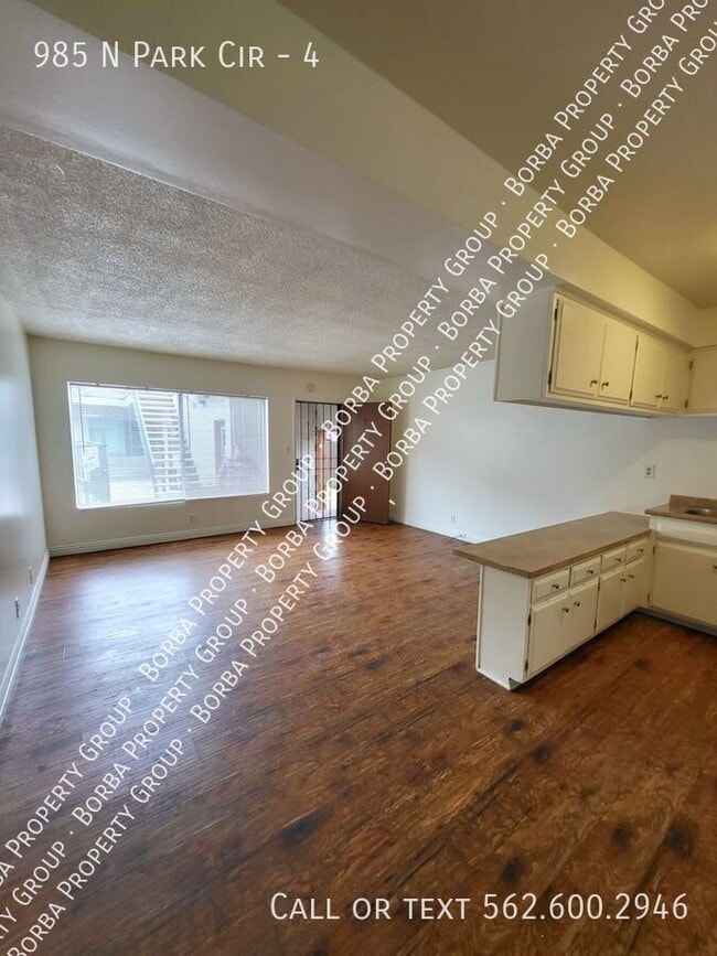 Building Photo - 985 N Pk Cir